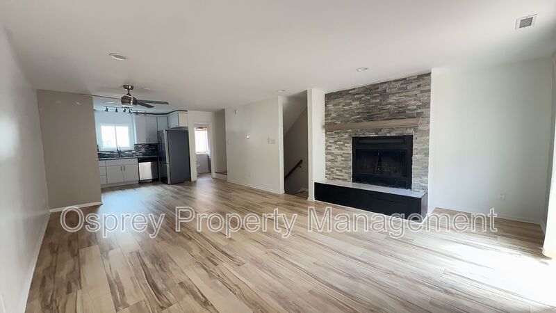 Spacious 2-Bedroom Condo! - Photo 5