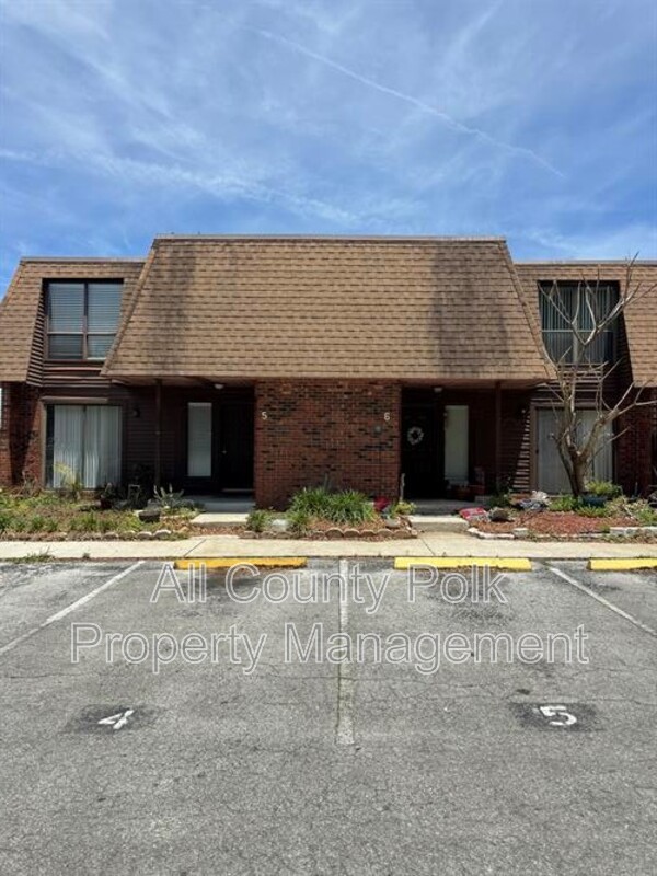Lakeland Townhome: 1836 N Crystal Lake Dr.