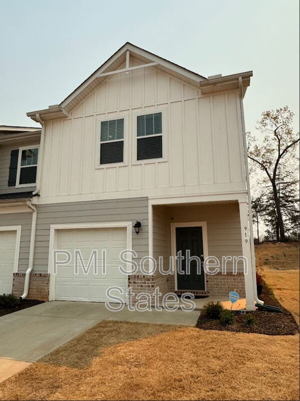 Greer Townhome: 919 Yarn Way