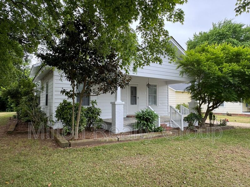 Erwin House: 307 East F St.