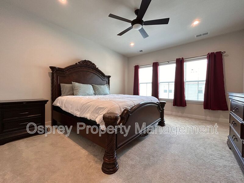 Spacious 4-Bedroom Townhome with Garage & Prime Suffolk Location!