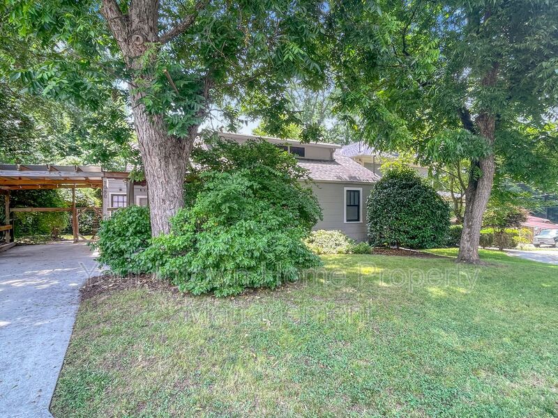 Atlanta House: 1080 Benteen Ave Se
