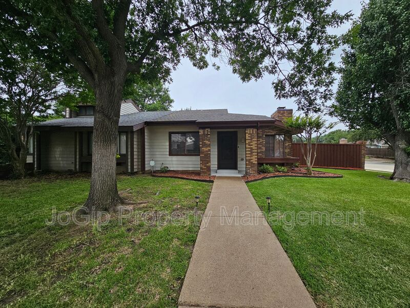 Lewisville House: 602 Prairie Dell St.