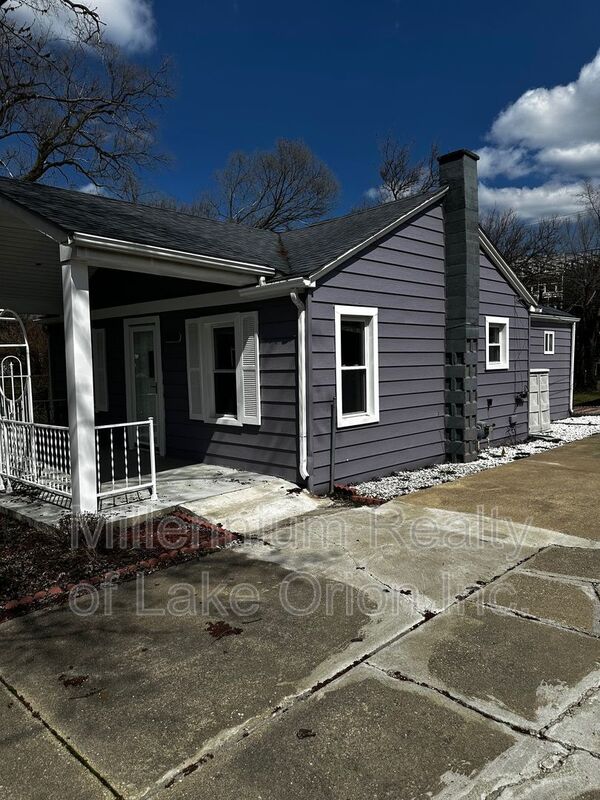 Warren House: 22622 Panama Ave