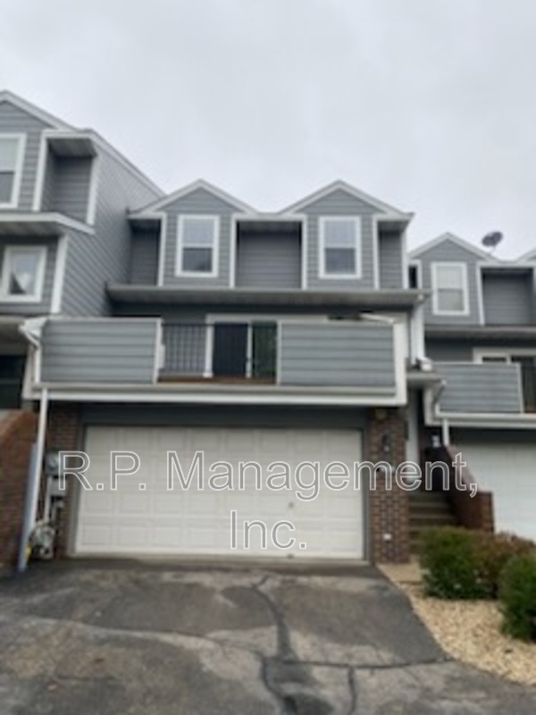 Apple Valley Townhome: 14391 Estates Ave