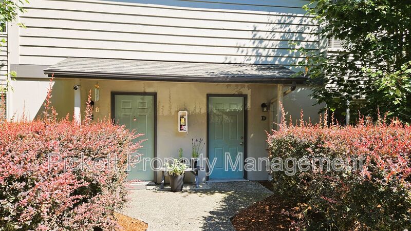 Poulsbo Townhome: 354 NW Edvard St