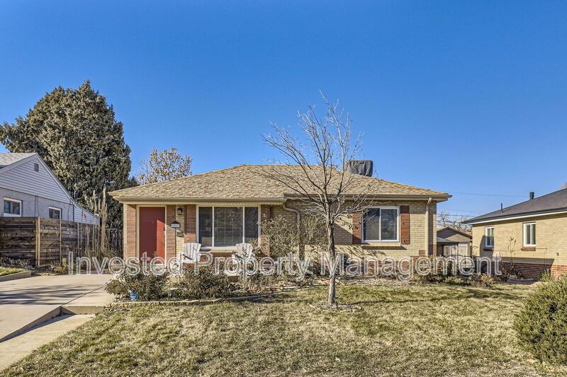 Denver House: 3267 Ivanhoe St