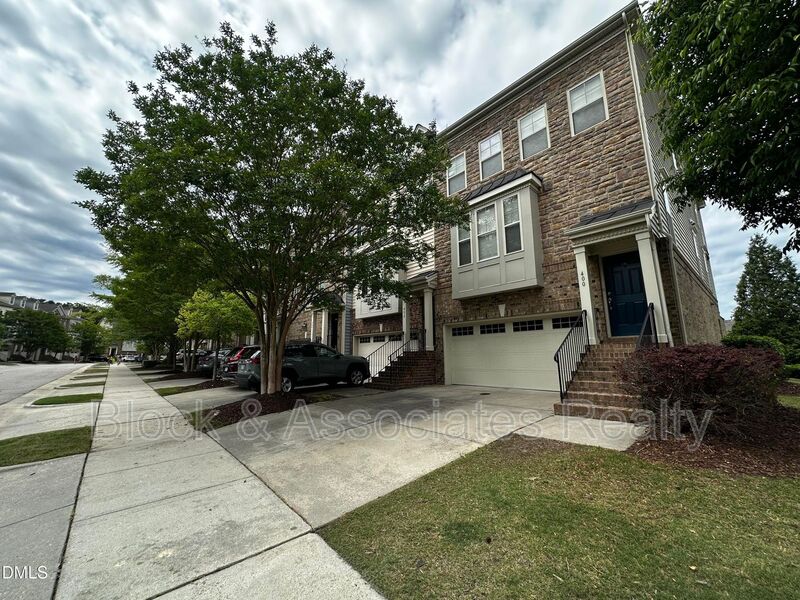 Cary House: 400 Panorama Park Place