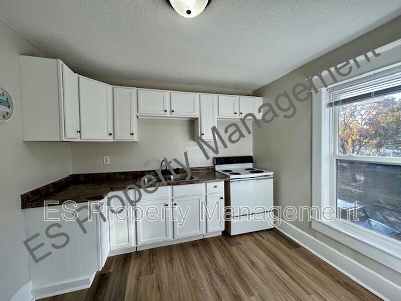 NOW AVAILABLE!! Charming Two Bedroom One Bathroom Duplex!!! - Photo 6