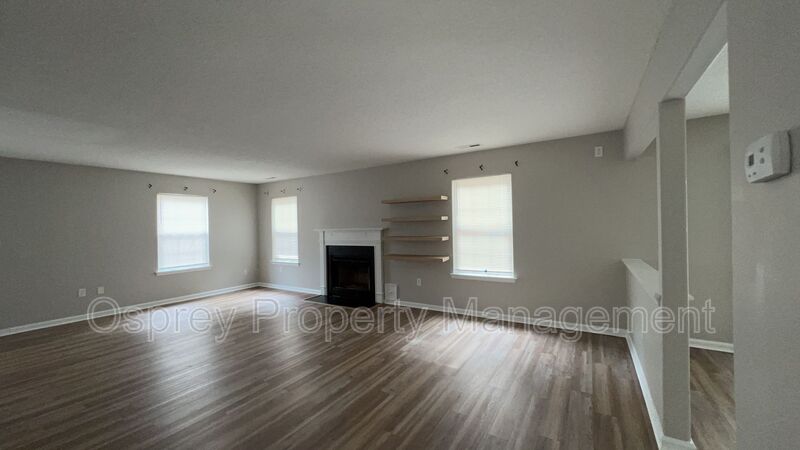 Spacious 3-Bedroom Corner-Unit Townhome with Private Patio in VB! - Photo 5