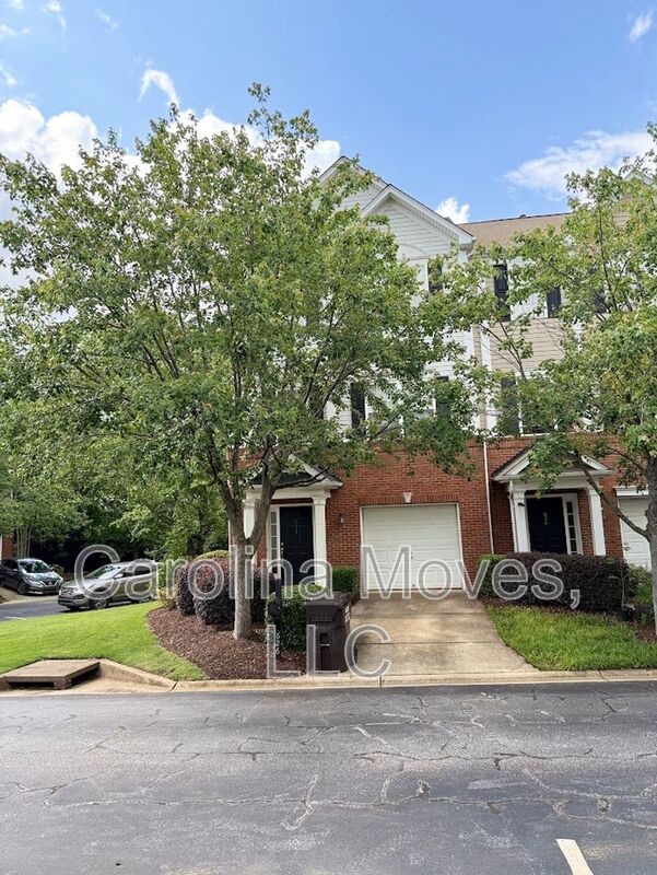 Greenville House: 626 Montreux Drive