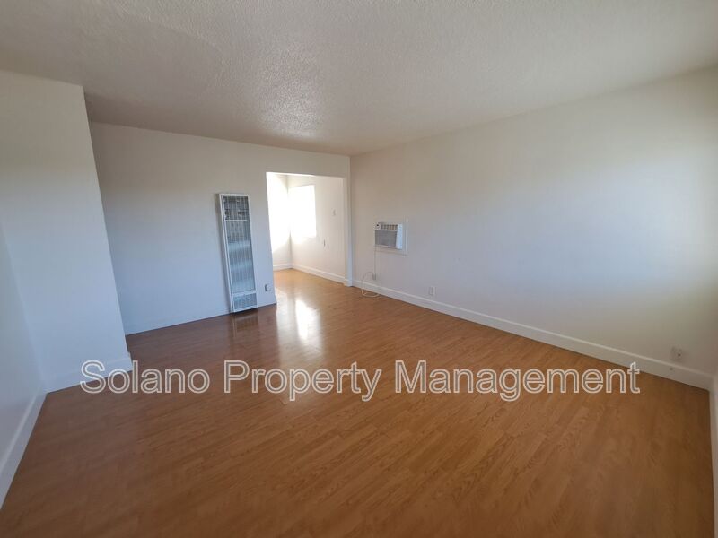 Vacaville House: 207 Brown St