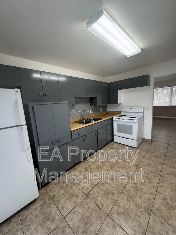 Albuquerque House: 7015 Trumbull Ave SE