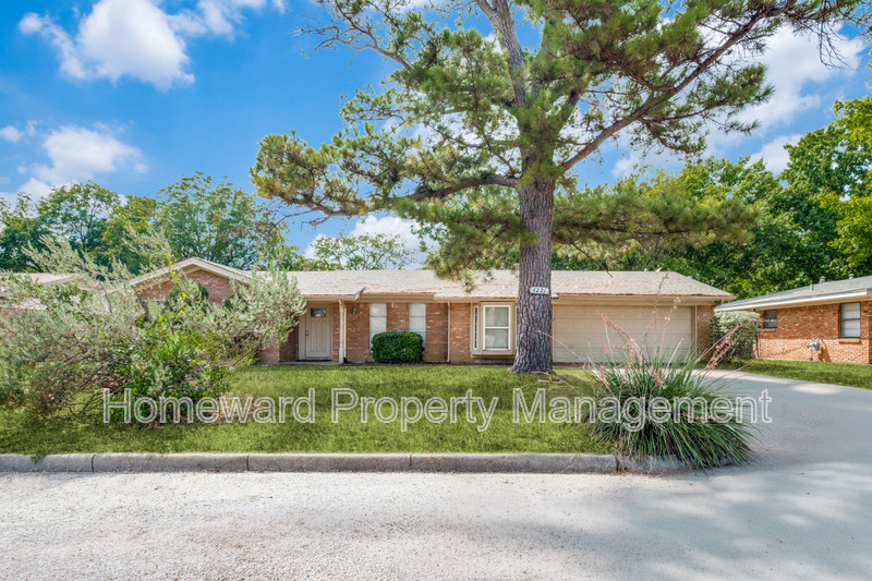 Fort Worth House: 4221 Ashmore Drive