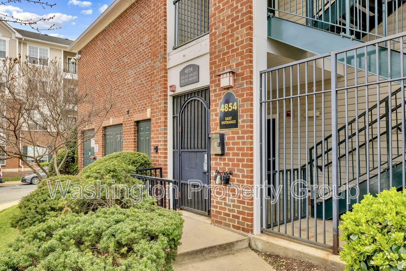 Alexandria Condo: 4854 Eisenhower Ave