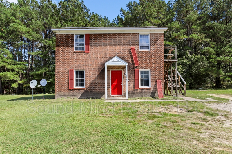 Rocky Mount House: 1405 Sportsman Trail