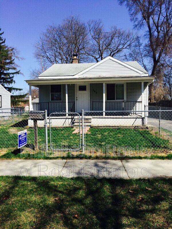 Pontiac House: 260 W Longfellow Ave