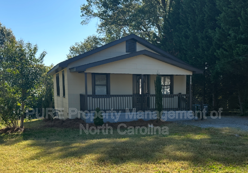 Bessemer City House: 111 Hillcrest Dr