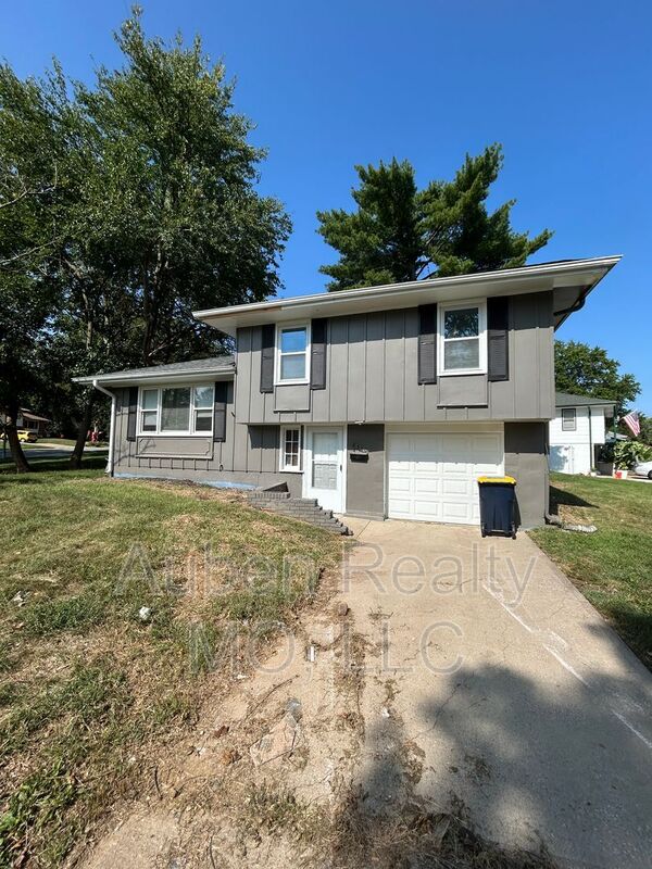 Kansas City House: 8300 E 91st Ter