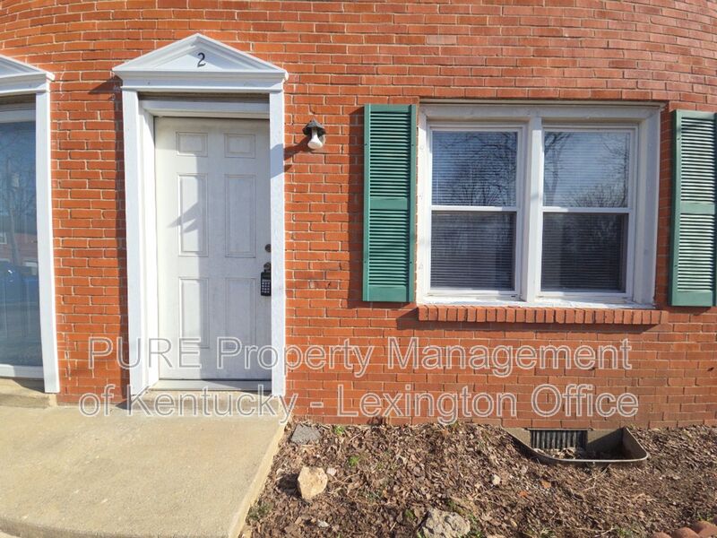 Nicholasville Townhome: 305 Lake St