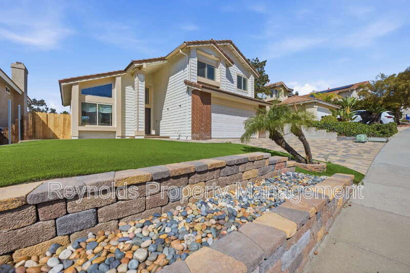 San Diego House: 9462 Pipilo St