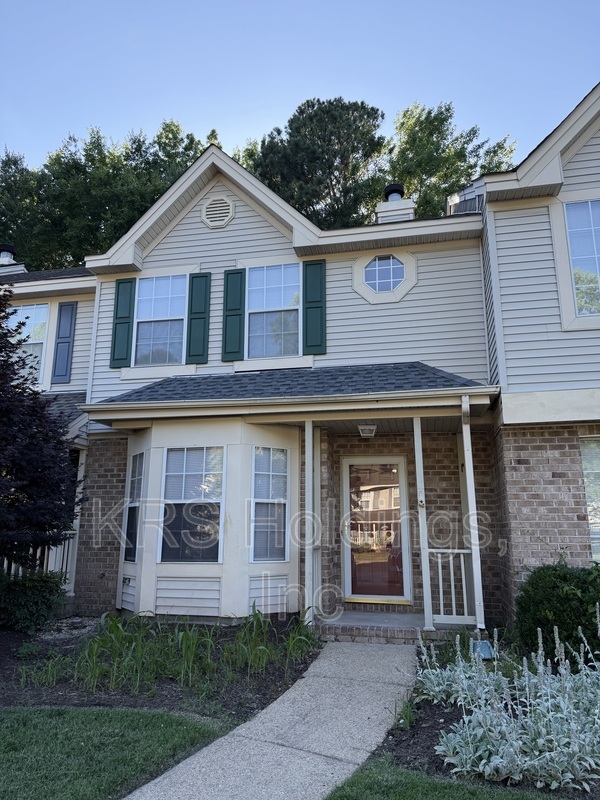 Hampton House: 146 Corwin Cir, Hampton