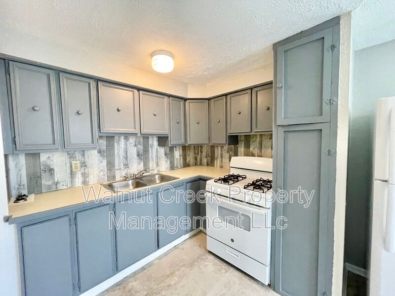 Elyria Condo: 229 Gates Ave