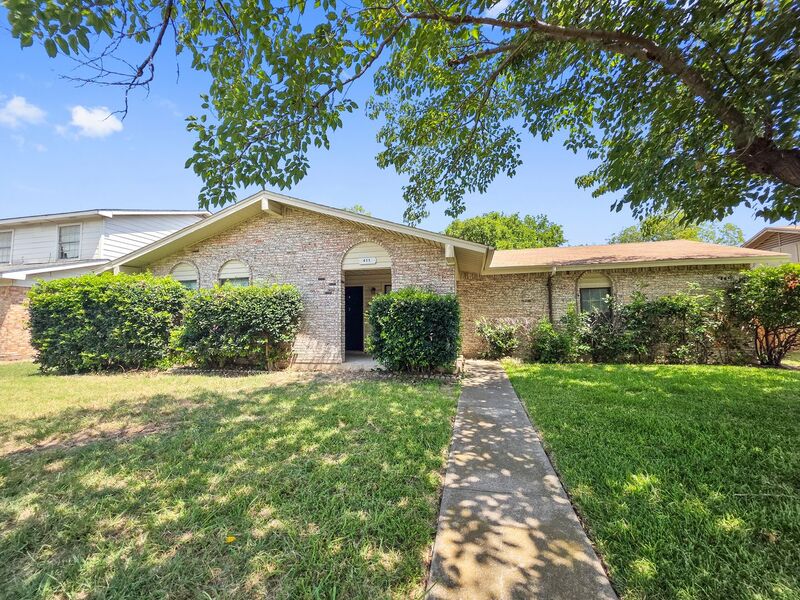 Duncanville House: 411 Blanco St