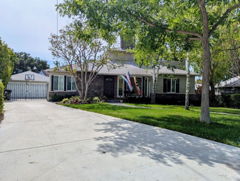 Montrose House: 2274 Luana Lane