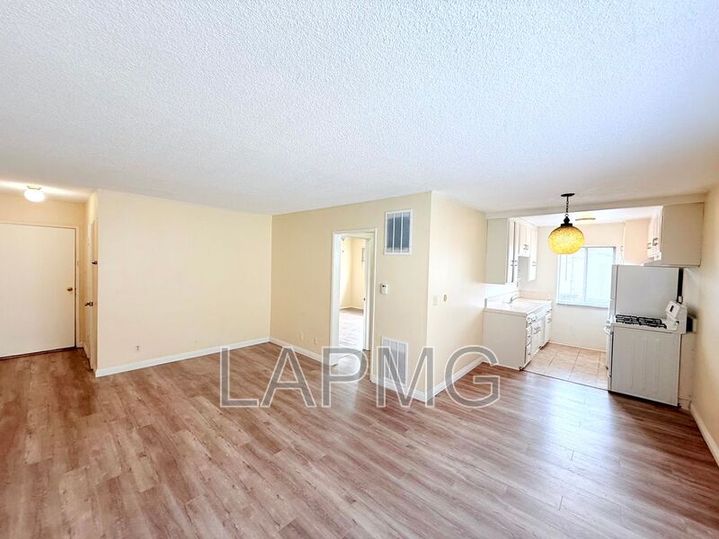 Los Angeles House: 1955 S. Sherbourne Drive