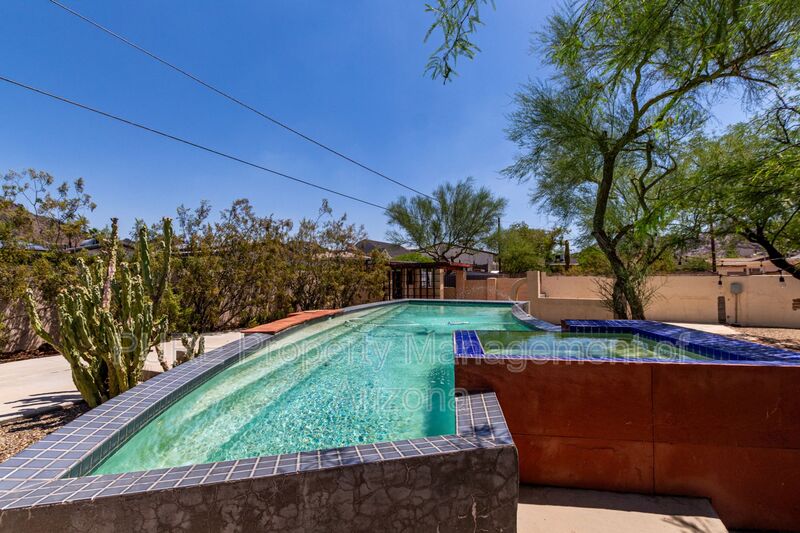 Phoenix House: 1526 E Griswold Rd