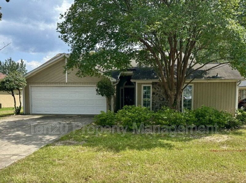 Columbus House: 7185 Midland Chase Loop