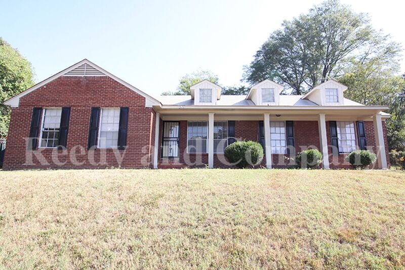 Memphis House: 2600 Clearpark Cv