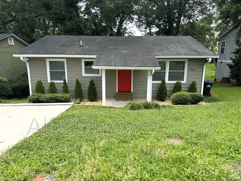 Roswell House: 916 Zion Circle