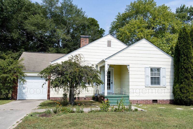 Chattanooga House: 219 Sequoia Drive