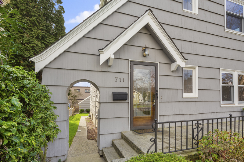 Seattle Condo: 711 N 68th St