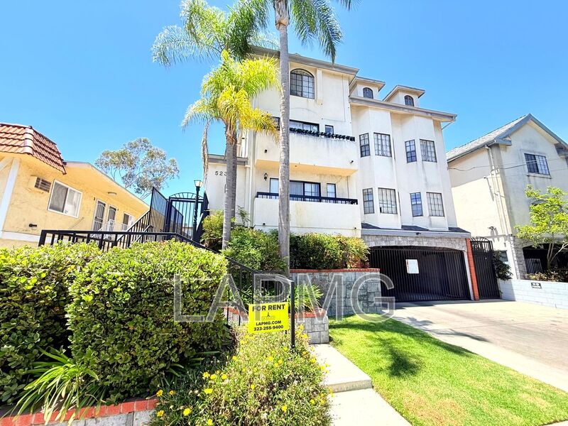 North Hollywood House: 5233 Cartwright Avenue