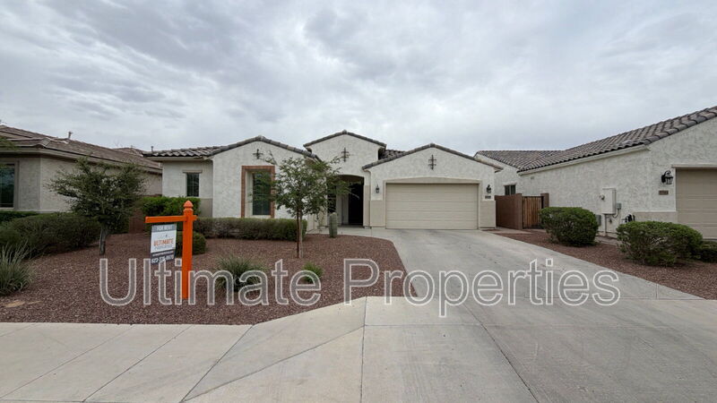 Glendale House: 8548 W Midway Ave