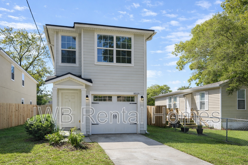 Jacksonville House: 9020 Eaton Ave