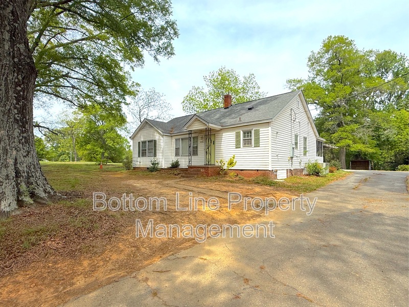 Charlotte House: 4424 Hovis Rd