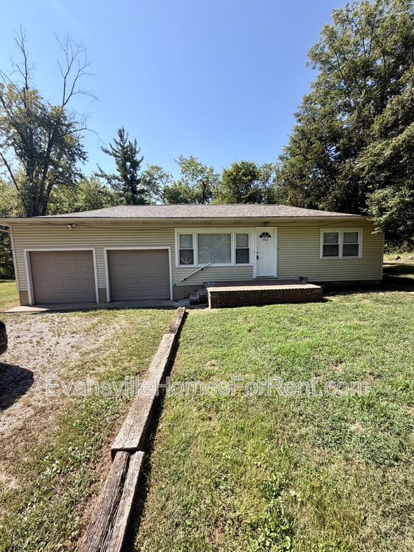 Evansville House: 4412 Hogue Rd