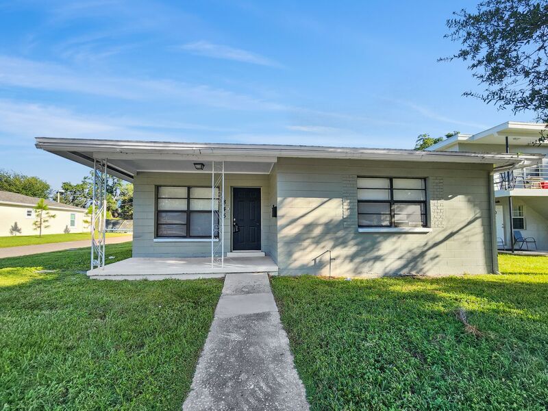 Saint Petersburg House: 845 18th Ave S