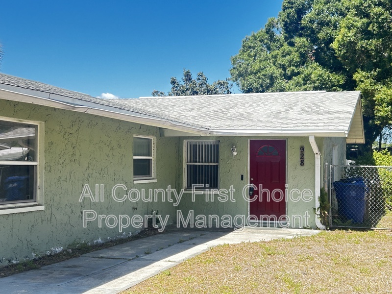 Largo Condo: 928 Lake Palms Dr