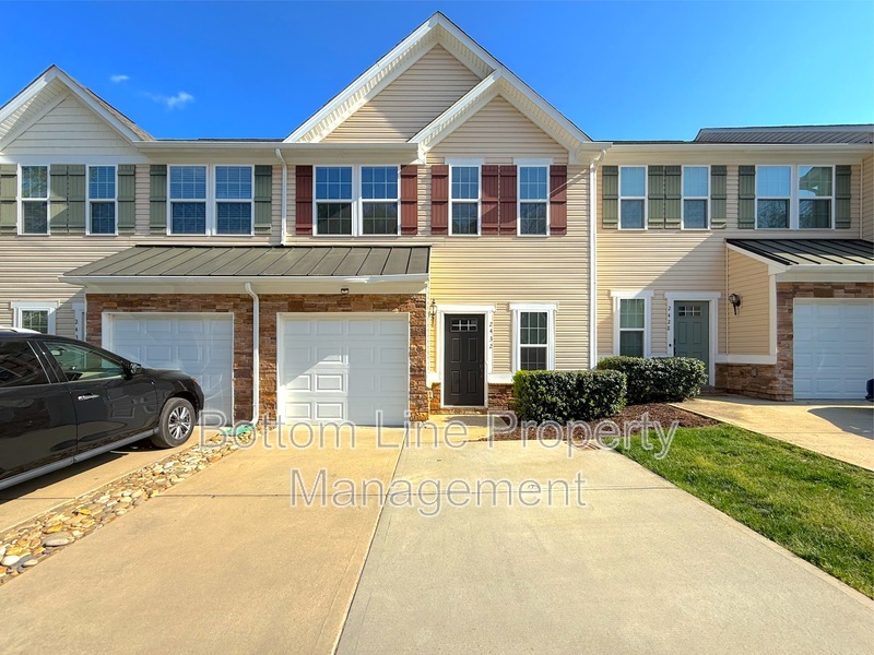 Charlotte Townhome: 2432 Silverthorn Dr