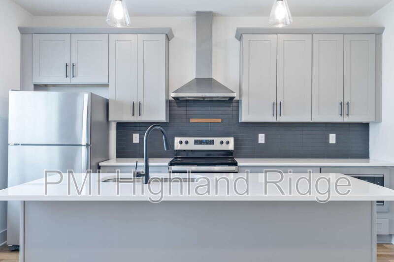 Madison Townhome: 700 North Dupont Avenue