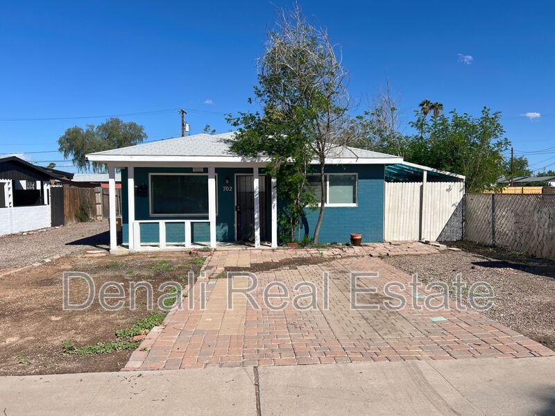 Mesa House: 702 W. Pepper Place