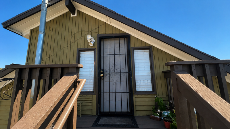 San Diego House: 4326 1/2 Cleveland Ave