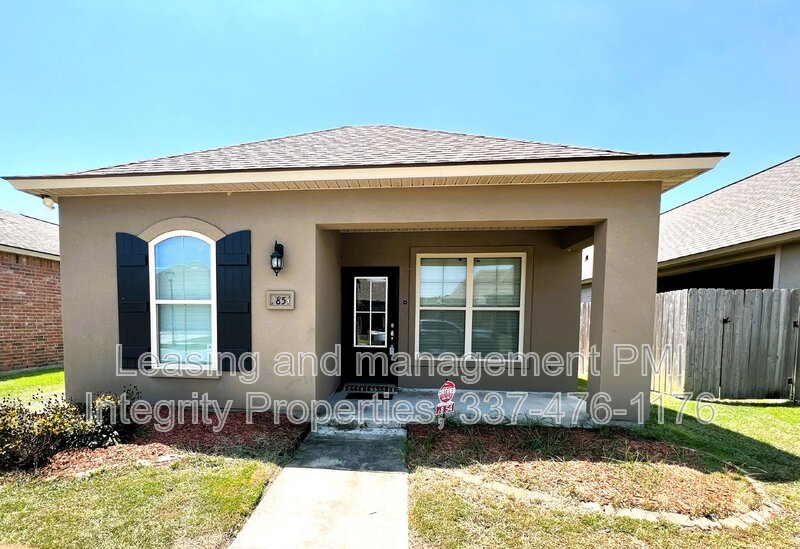 Baton Rouge House: 7854 W Pelican Lakes Ave