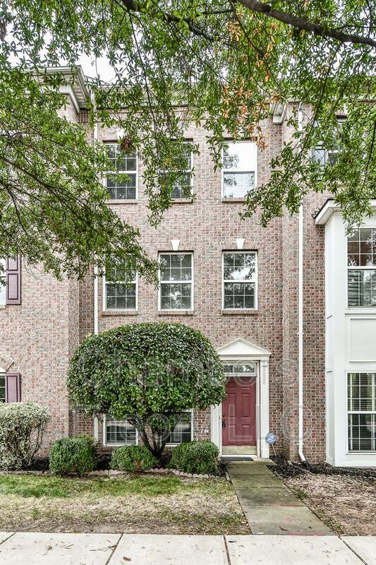 Alexandria House: 3845 Eisenhower Ave