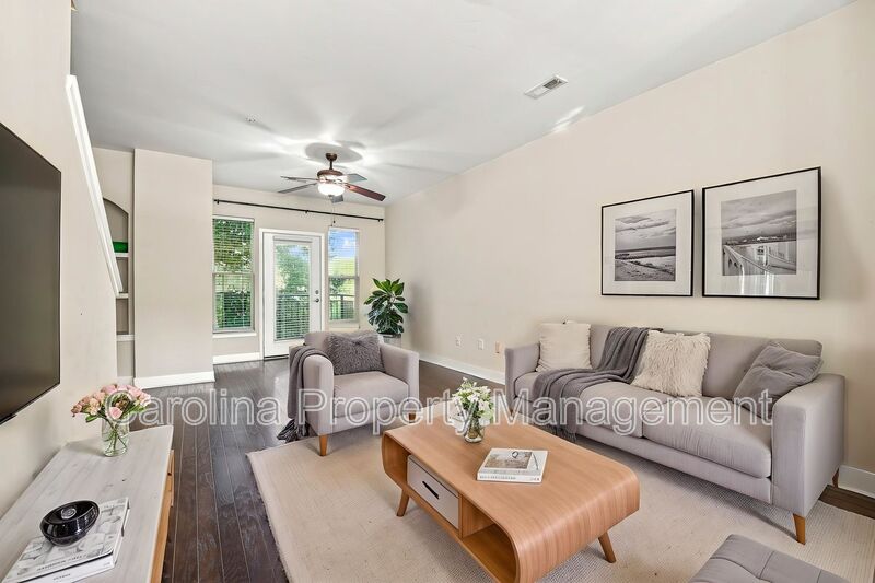 Charlotte House: 732 Seigle Point Dr